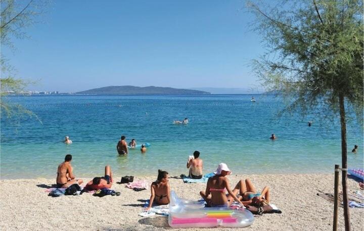 Spacious Apartment Close To The Sea In Split Area Kaštela Kültér fotó