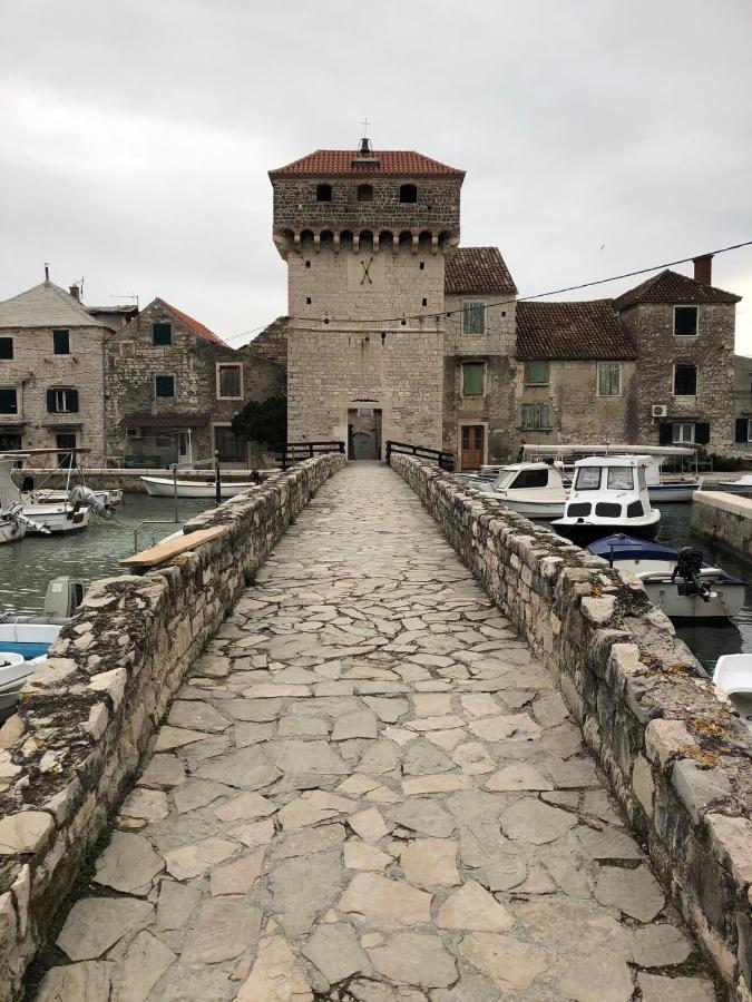 Spacious Apartment Close To The Sea In Split Area Kaštela Kültér fotó