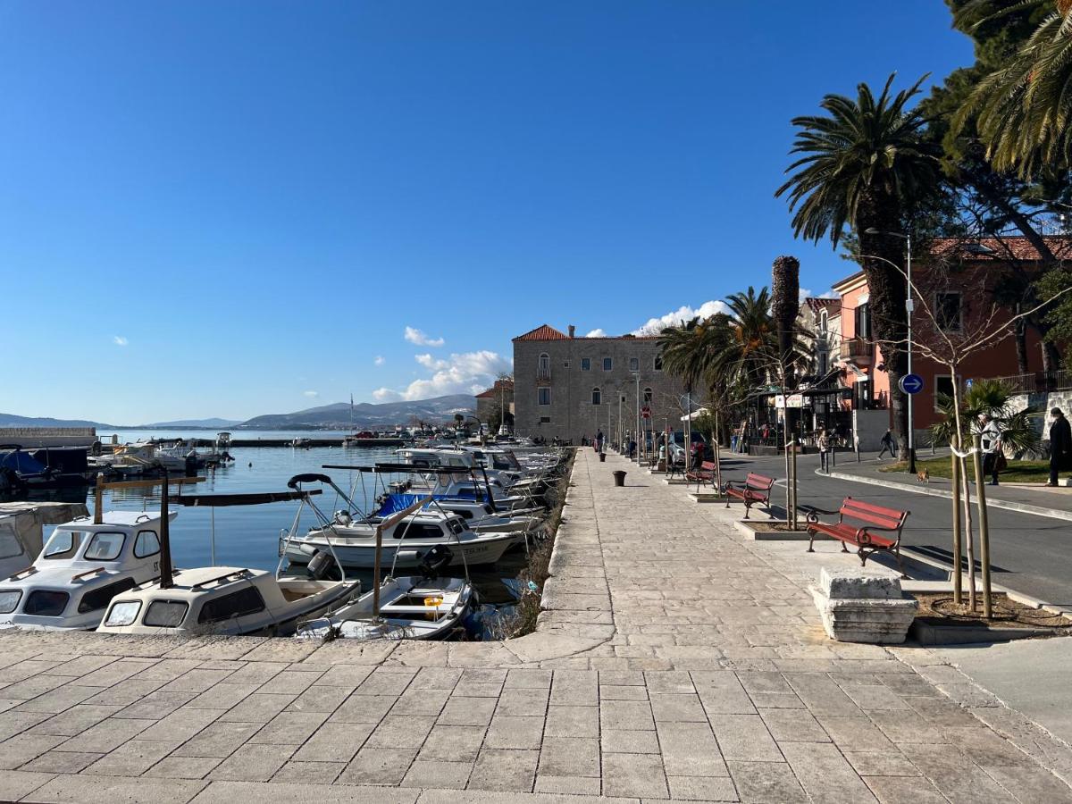 Spacious Apartment Close To The Sea In Split Area Kaštela Kültér fotó