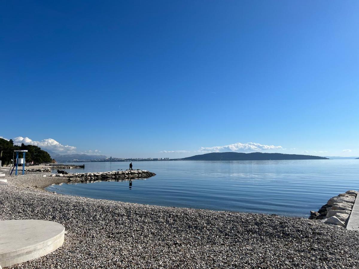 Spacious Apartment Close To The Sea In Split Area Kaštela Kültér fotó