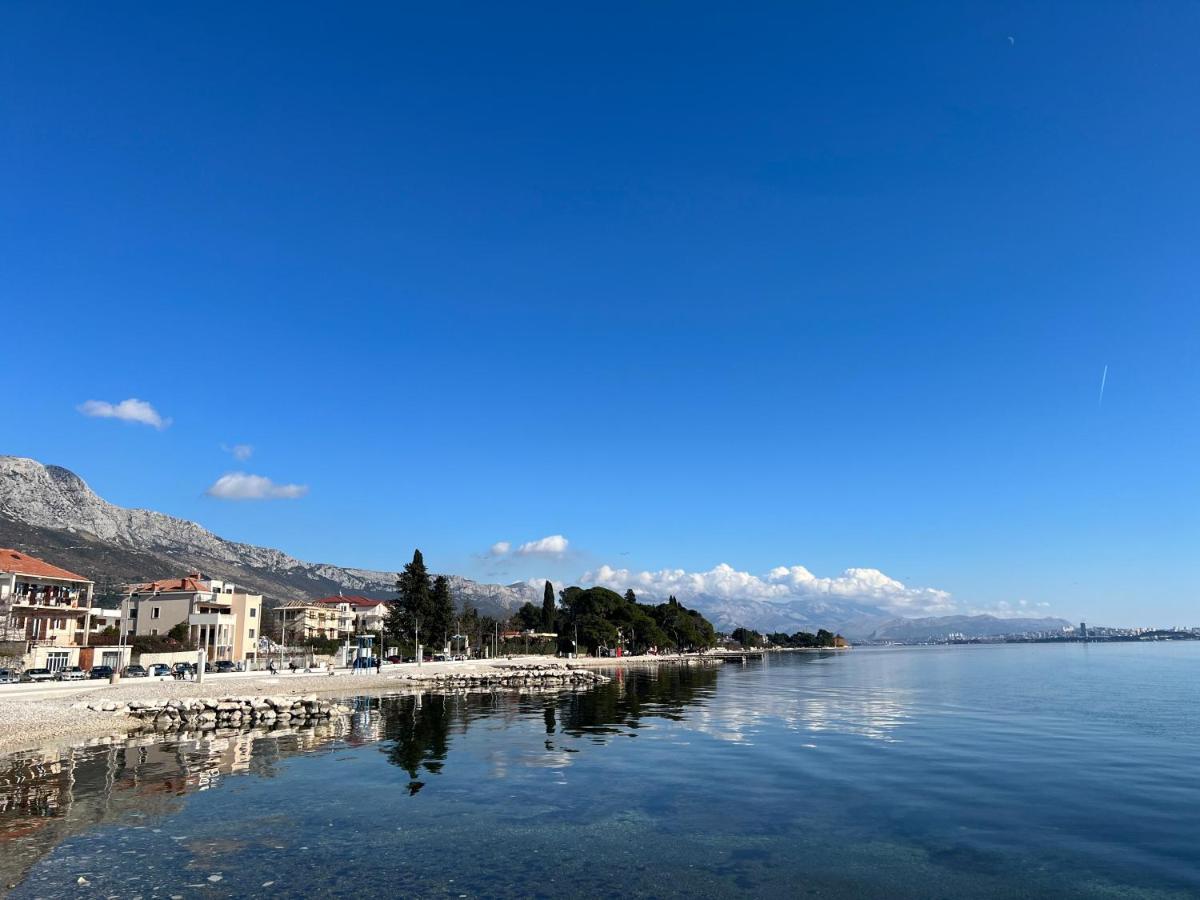 Spacious Apartment Close To The Sea In Split Area Kaštela Kültér fotó