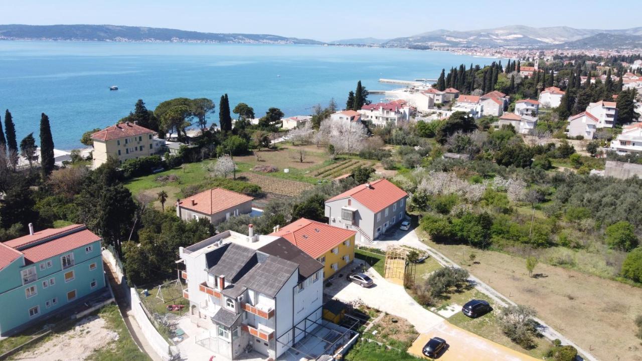 Spacious Apartment Close To The Sea In Split Area Kaštela Kültér fotó