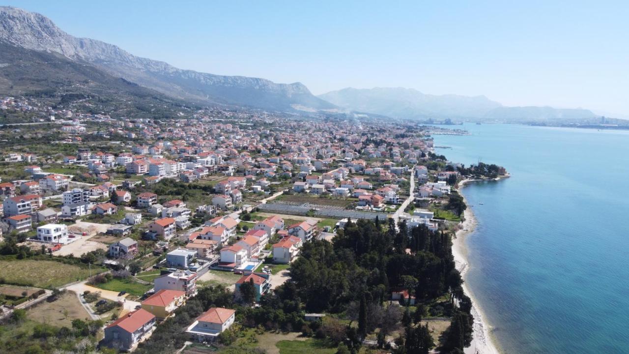 Spacious Apartment Close To The Sea In Split Area Kaštela Kültér fotó